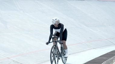 Sports News | KIUG 2025: Cyclist Meenakshi Rohilla Finishes with Four Golds as Guru Nanak Dev University Takes Top Spot in Medals Tally