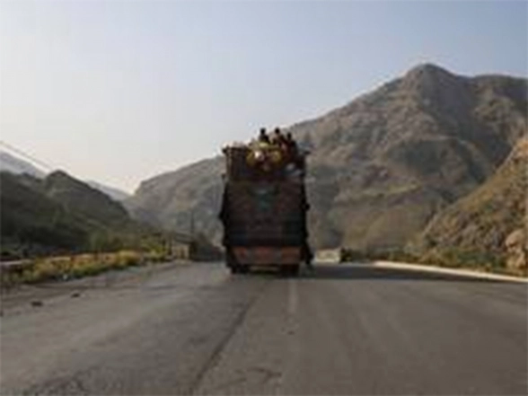 World News | Prolonged Border Closure with Afghanistan Worsens Pakistan's Economic Crisis