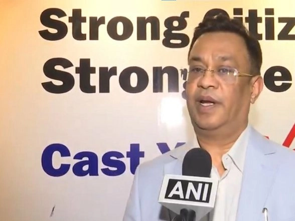 India News | Delhi MCD Bypolls: Voting Smooth, 100% Polling Stations Under Live Webcast, Says SEC Official