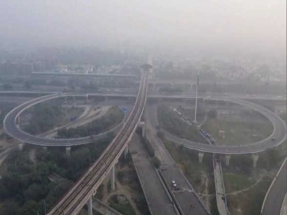 India News | Pollution Inspection Drive in Delhi Flags MCD Areas for High Number of Dust-affected Stretches; NDMC, CPWD Regions Fare Better