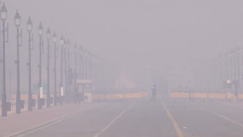 Delhi Air Quality: City Chokes Under Rising Pollution As AQI Nears 400 Across NCR (Watch Video)