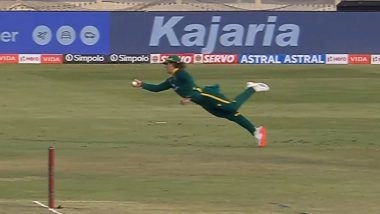 Dewald Brevis Catch Video: Watch South African Star's One-Handed Stunner to Dismiss Ruturaj Gaikwad During IND vs SA 1st ODI 2025