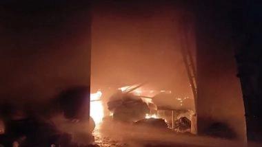 Kanpur Fire: Massive Blaze Erupts at Garment Factory in Kanpur, Fire Tenders Present at Spot (Watch Video)