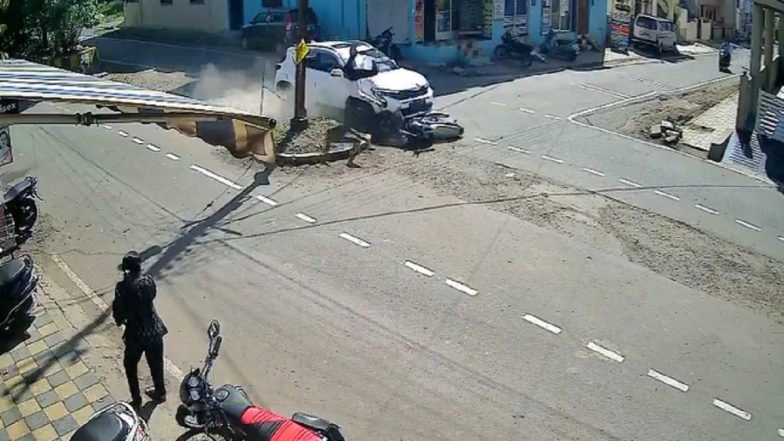 Accident Caught on Camera in Khandwa: Man Flung in Air After Speeding Car Rams His Bike in Madhya Pradesh, Suffers Serious Injuries; Disturbing Video Surfaces