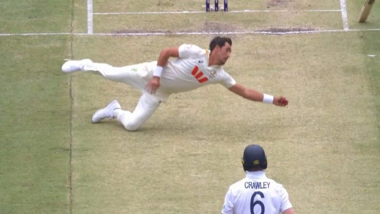 Mitchell Starc Catch Video: Watch Aussie Pacer Take Sensational Diving Catch Off His Own Bowling to Dismiss Zak Crawley During AUS vs ENG 1st Test in Ashes 2025-26