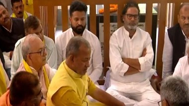 Prashant Kishor on ‘Maun Vrat’: Jan Suraaj Founder Holds Silent Introspection at Bhitiharwa Gandhi Ashram As Nitish Kumar Returns as Bihar Chief Minister (Watch Video)