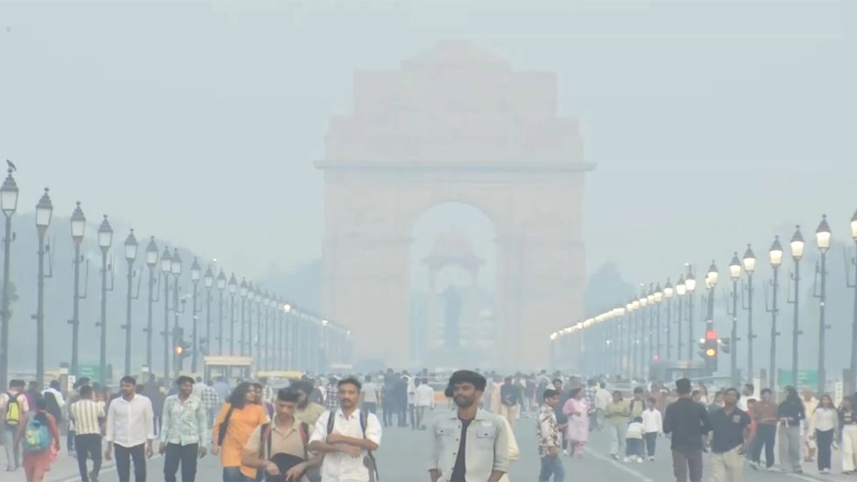Delhi Air Pollution: Air Quality in City Remains ‘Very Poor’, AQI at 399; Moti Bagh, Akshardham Slip Into ‘Severe’ Category