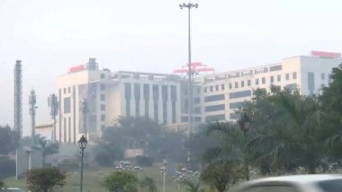 Delhi Air Pollution: Air Quality Slips Into ‘Severe’ Category; Several Areas Record AQI Above 400 (Watch Videos)