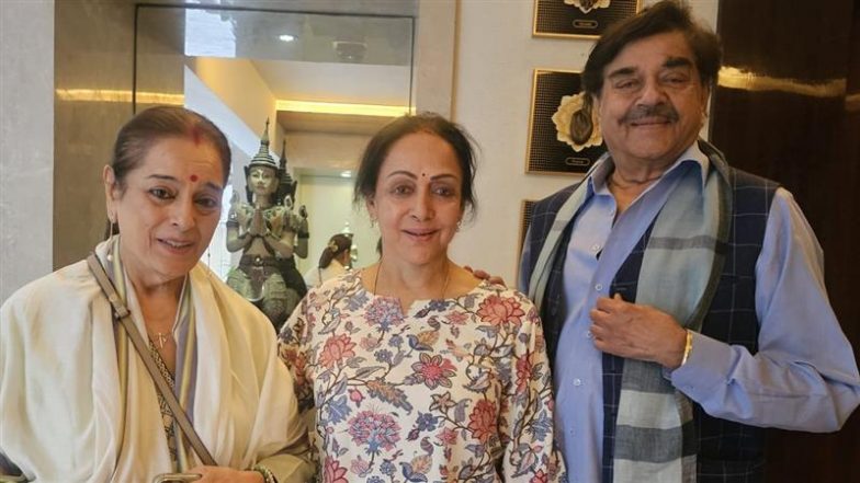 Shatrughan Sinha Visits Hema Malini, Offers Heartfelt Wishes for Dharmendra’s Speedy Recovery (View Pics)