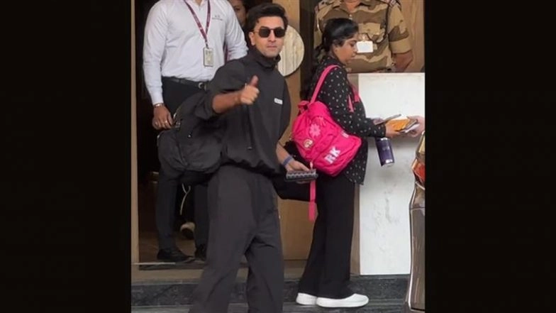 Ranbir Kapoor and Alia Bhatt Jet Off for New Year Vacation, Spotted at Mumbai Airport Ahead of Private Getaway (Watch Video)