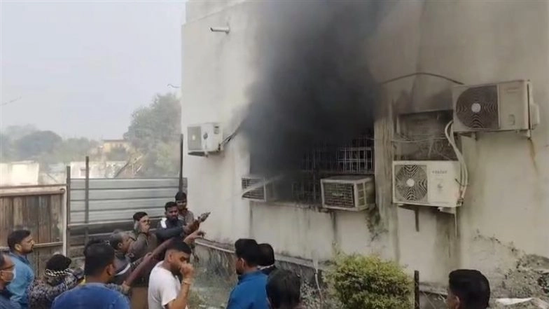 Madhya Pradesh Shocker: Burnt Newborn Found in Rewa Hospital OT Hours After Blaze (Watch Video)