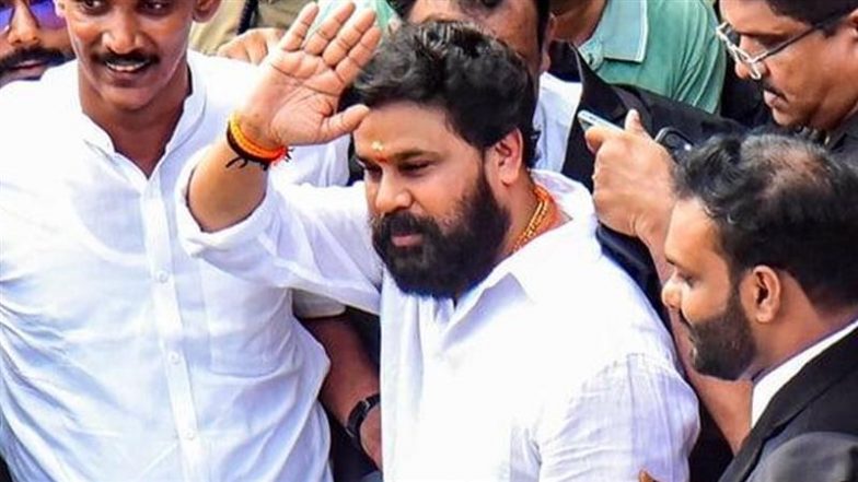 After Dileep’s Acquittal in Kerala Actress Assault Case, Women Passengers Protest Against Playing Malayalam Star’s Movie on KSRTC Bus; ‘Ee Parakkum Thalika’ Screening Stopped After Chaos
