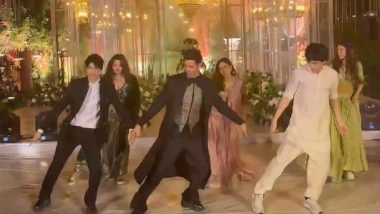 Hrithik Roshan Dances His Heart Out To Party Song &lsquo;Ishq Tera Tadpave&rsquo; With Sons Hrehaan and Hridhaan at Cousin Eshaan Roshan&rsquo;s Wedding Festivities (Watch Video)