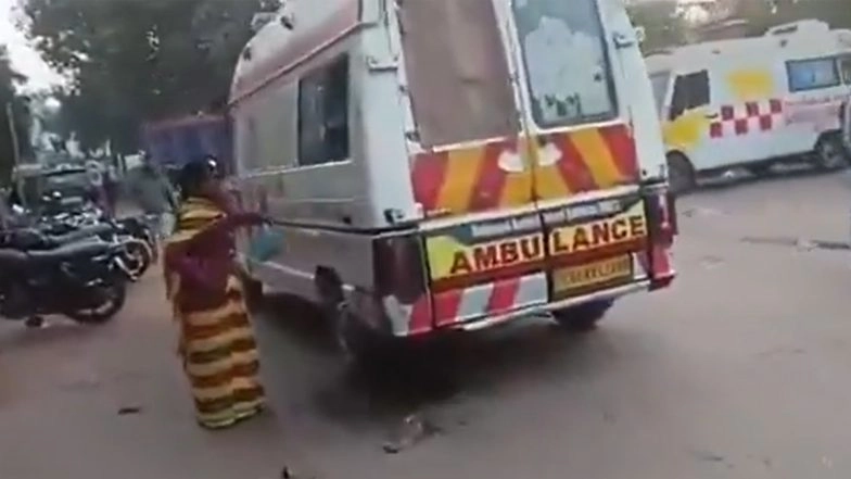 Satna Shocker: Injured Patient Vomits in Ambulance, Wife Forced To Clean Vehicle in Madhya Pradesh (Watch Video)