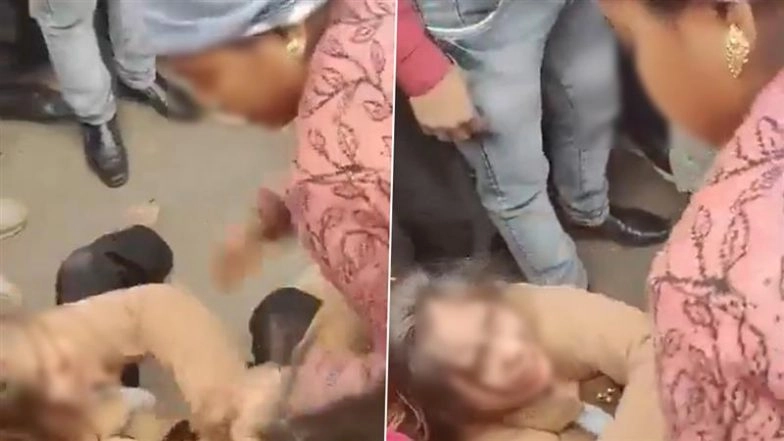 Agra Shocker: Woman Thrashes Husband’s Girlfriend on Road in Uttar Pradesh, Video Goes Viral