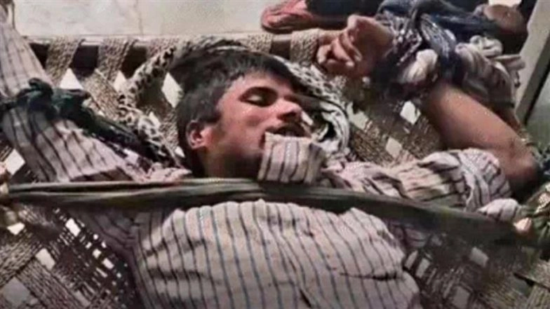 Aligarh: Man Develops Rabies-Like Symptoms Hours After Being Bitten by Stray Dog in UP, Tied to Cot After Barking and Trying To Bite People (Watch Video)