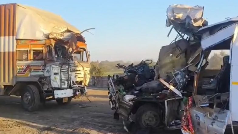 Police Jawans Killed in Accident: 4 Bomb Detection and Disposal Squad Personnel Killed in Road Mishap in Madhya Pradesh’s Sagar (Watch Video)