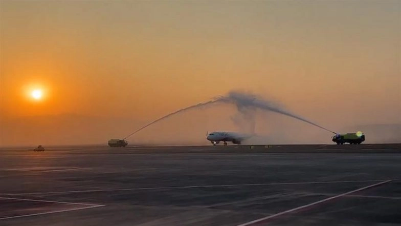 Navi Mumbai International Airport Starts Operations! IndiGo Flight 6E460 Lands at NMIA Amid Water Cannon Salute (Watch Video)