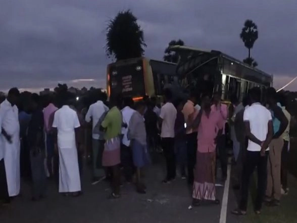 India News | PM Modi Condoles Deaths in TN Bus Collision; Annoounces Rs 2 Lakh Ex-gratia to Next of Kin