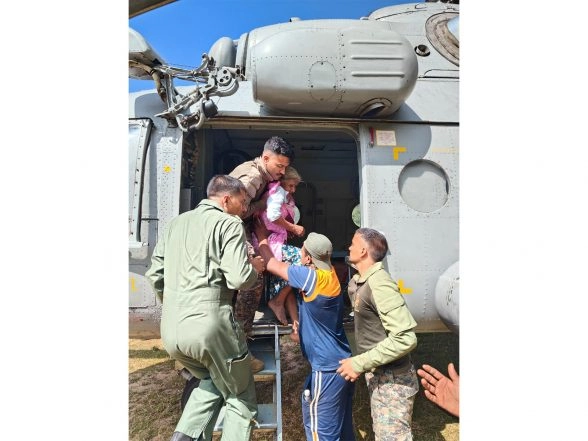 World News | Indian Air Force Evacuates 57 Stranded People in Sri Lanka Amid Cyclone Ditwah