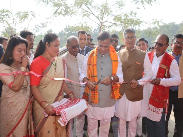 India News | Assam CM Launches Distribution of Entrepreneurship Seed Capital to 33,625 Women Beneficiaries in Barhampur LAC Under MMUA