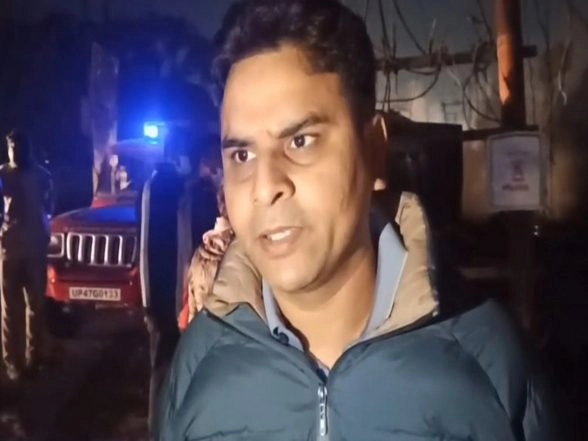 India News | Uttar Pradesh: Nepal-bound Bus Gets Caught in Fire; 2 Dead Bodies Recovered