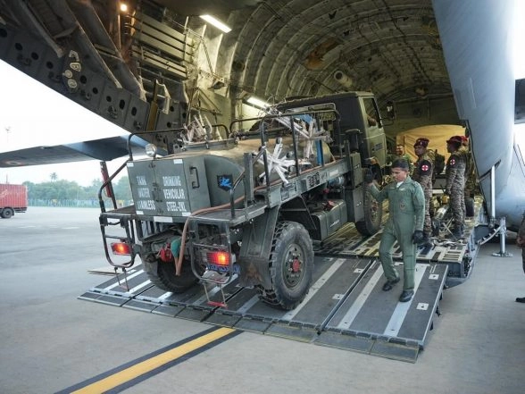 World News | IAF C-17 Carrying 70 Medical Personnel Arrives in Colombo to Support Sri Lanka Flood Relief