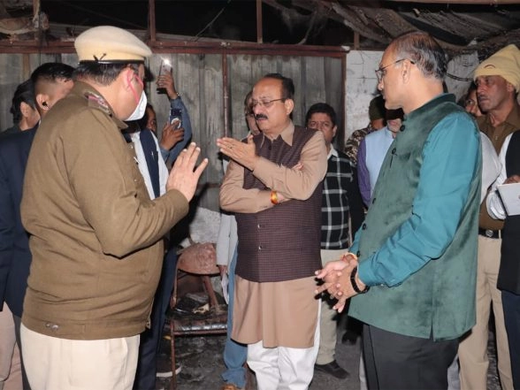 India News | Delhi Minister Ashish Sood Reviews Vasant Vihar Night Shelter Blaze; Orders Citywide Night Shelter Safety Audit