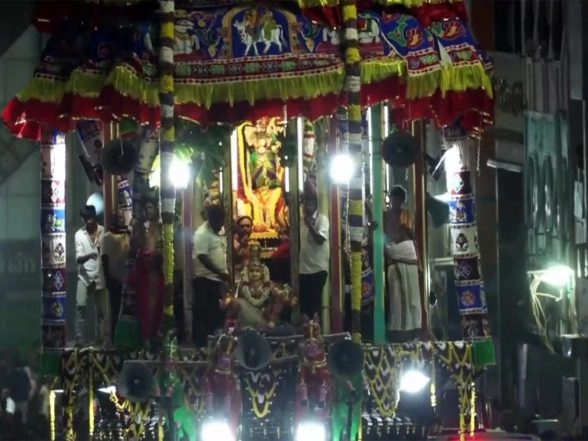 India News | Tiruvannamalai in Tamil Nadu Sees Massive Devotee Turnout on 10th Day of Karthigai Deepam Festival