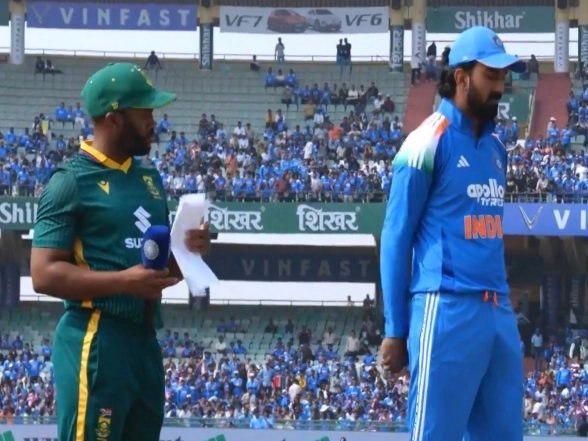 Sports News | India Put in to Bat by South Africa in Raipur; Bavuma, Maharaj Return