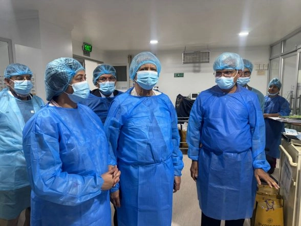 World News | Bangladesh Interim Leader Yunus Visits Ailing Ex-PM Khaleda Zia