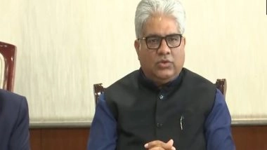 India News | Delhi Govt Asked to Prepare Plan for Next Year on Air Pollution: Bhupender Yadav Says Biggest Reason for Dust is Potholes