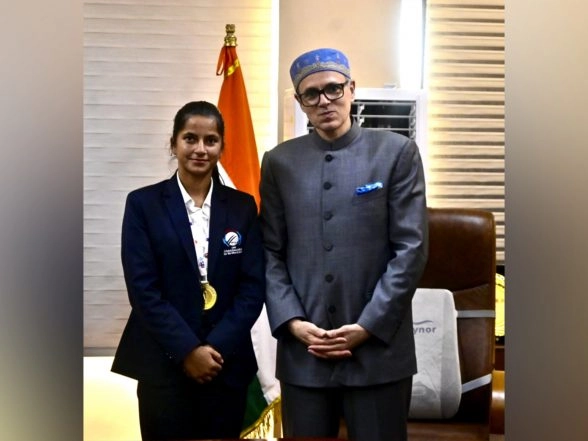 Sports News | Omar Abdullah Felicitates Inaugural Women's T20 Blind World Cup Winning Member Anekha Devi