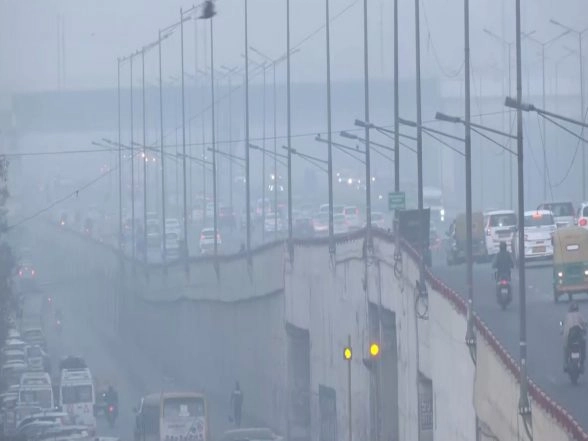 India News | Delhi Air Quality Sees Mild Improvement as AQI Settles at 299, Enters 'Poor' Category