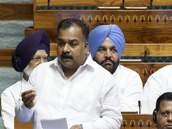 India News | Congress MPs Move Adjournment Motion Notices in Lok Sabha, Seek Discussion on Air Pollution