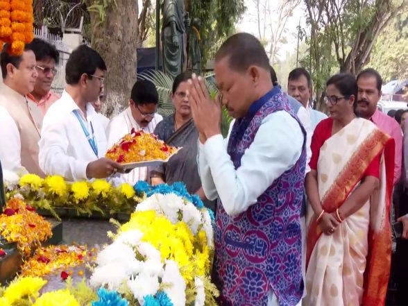 India News | Odisha: CM Majhi Pays Floral Tribute to Rama Devi Choudhury on Her 125th Birth Anniversary