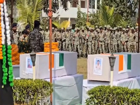 India News | Chhattisgarh: Crowd Gathers to Pay Last Salute to Fallen Heroes in Bijapur