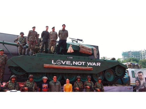 Entertainment News | 'Ikkis' Cast Pays Tribute to Second Lieutenant Arun Khetarpal Ahead of Film's Release