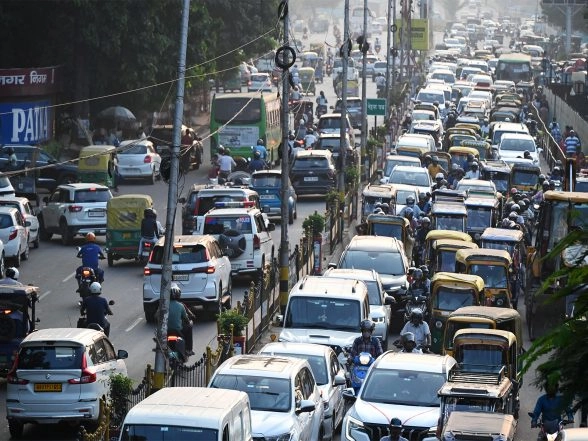 India News | Delhi Traffic Police Issues Advisory for Dec 5; Major Road Restrictions, Diversions Announced