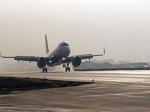 India News | All IndiGo Flights Departing from Delhi Stand Cancelled Till Midnight Amid Operational Disruptions