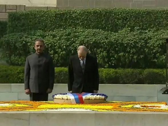 World News | From Moscow to Rajghat: Russian President Putin Honours Mahatma Gandhi Ahead of India-Russia Summit