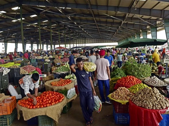 Business News | Rupee Depreciation Will Not Raise CPI Inflation Due to Low Food Imports: Bank of Baroda Report