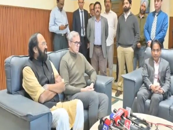 India News | Telangana Minister Uttam Kumar Reddy Invites JK CM Omar Abdullah to Telangana Rising Global Summit