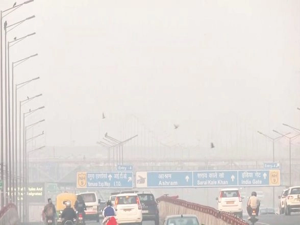 India News | Delhi Wakes Up to Toxic Smog as AQI Hits 333, Remains in 'very Poor' Category