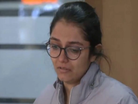 India News | IndiGo Chaos: Passengers Left in Tears as Flight Cancellations Hit Airports