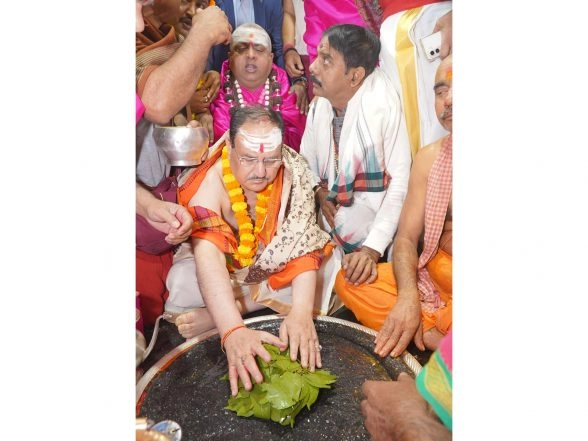 India News | Union Minister JP Nadda Offers Prayers at Shree Baba Baidyanath Jyotirlinga Temple in Deoghar