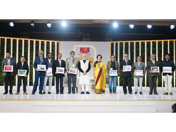 India News | PM Modi Felicitates Top 12 Winners of HT's 'My Country, My Lens' Contest as It Concludes Centenary Celebrations