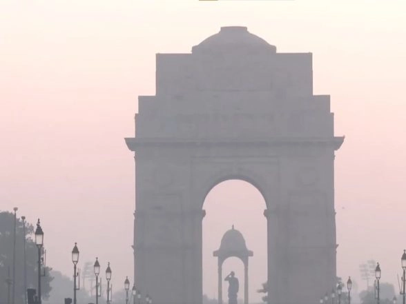 India News | Delhi's Air Quality Remains 'poor' at 292; Layer of Smog Covers City