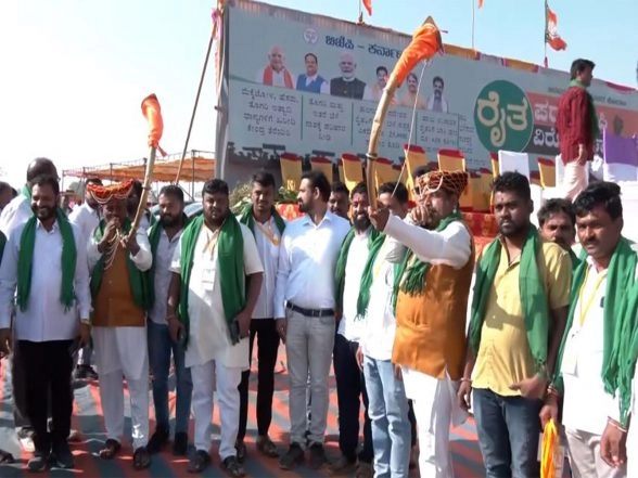 India News | BJP MLAs Protest Against Karnataka Govt in Suvarna Soudha