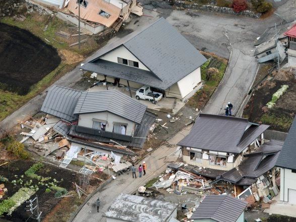 World News | Japan PM Says Govt Received Reports of 30 Injuries, a Fire Incident Post Quake